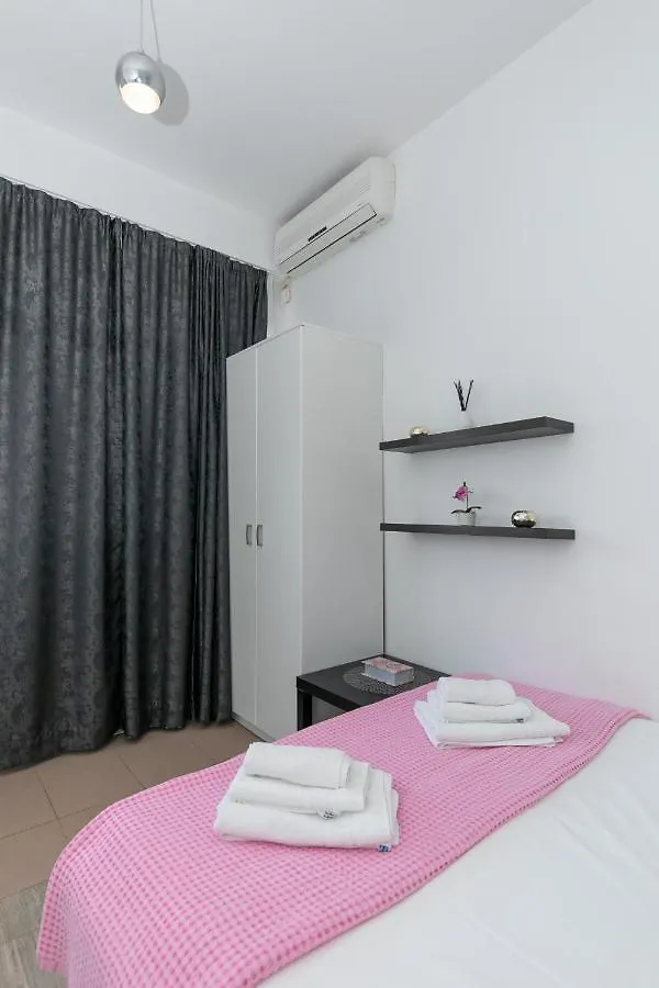 Studio Apartment For 2, Wi-Fi, Kitchenette, Public Parking, Private Entrance Split 0*,  Croatia