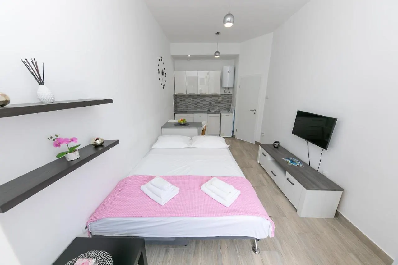 Studio Apartment For 2, Wi-Fi, Kitchenette, Public Parking, Private Entrance Split 0*,  Croatia